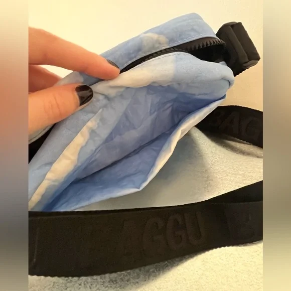 Baggu Camera Crossbody Bag in Clouds - Picture 5 of 5